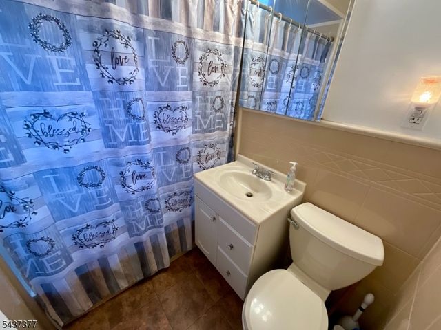 11 Chadwick Dr, Bloomfield Twp., NJ 07003