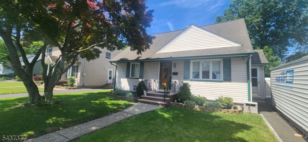 11 Chadwick Dr, Bloomfield Twp., NJ 07003