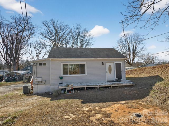 105 Countryside Drive SW, Lenoir, NC 28645