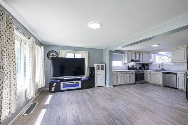 1022 W GRANDVIEW Boulevard, Erie, PA 16509