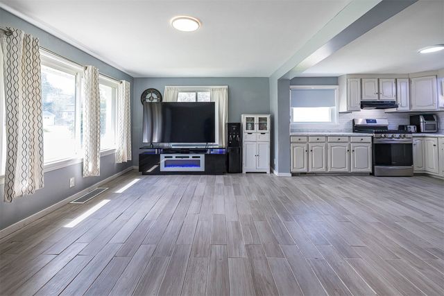 1022 W GRANDVIEW Boulevard, Erie, PA 16509