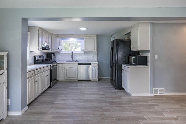 1022 W GRANDVIEW Boulevard, Erie, PA 16509