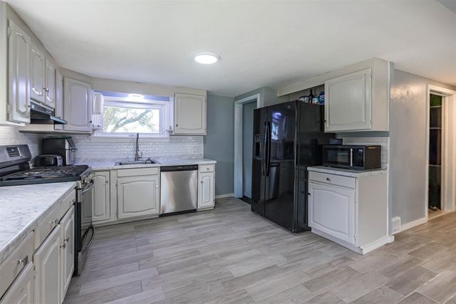 1022 W GRANDVIEW Boulevard, Erie, PA 16509
