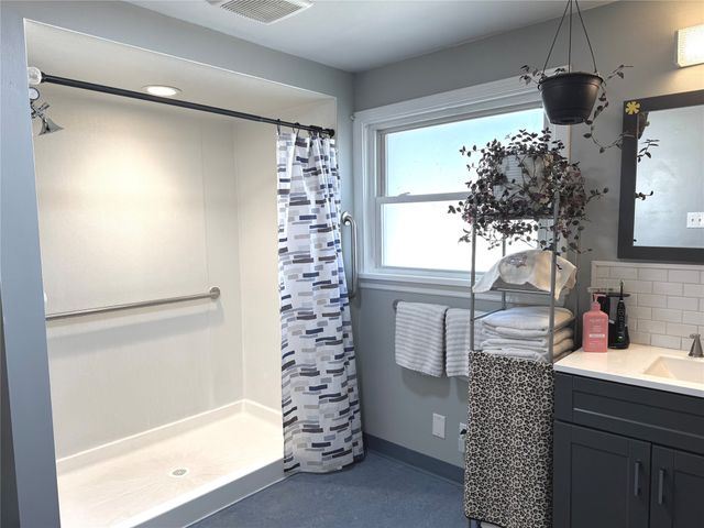 1022 W GRANDVIEW Boulevard, Erie, PA 16509