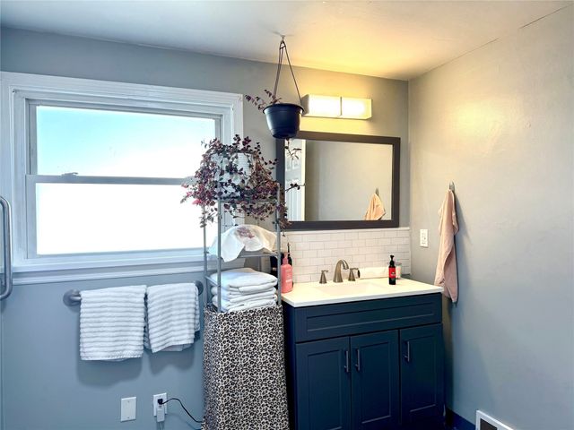 1022 W GRANDVIEW Boulevard, Erie, PA 16509