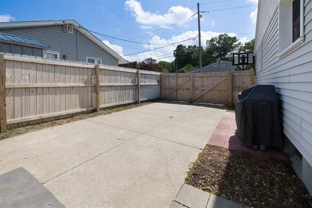 1022 W GRANDVIEW Boulevard, Erie, PA 16509