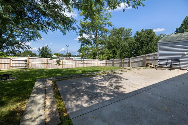 1022 W GRANDVIEW Boulevard, Erie, PA 16509