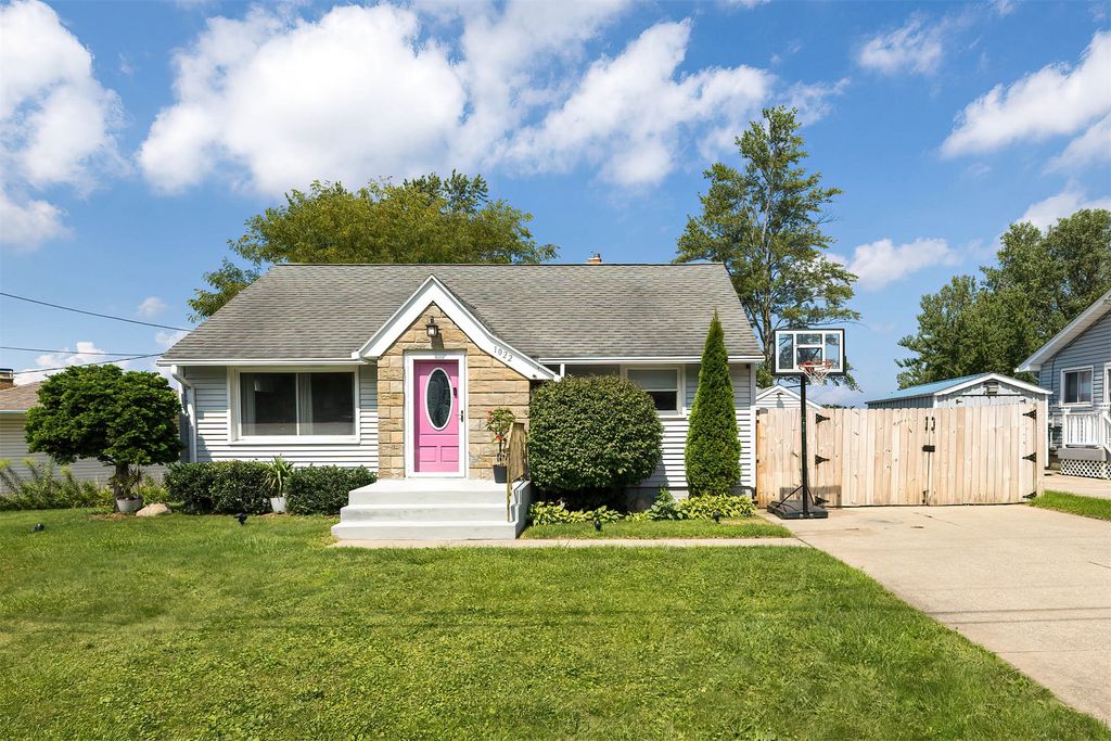 1022 W GRANDVIEW Boulevard, Erie, PA 16509
