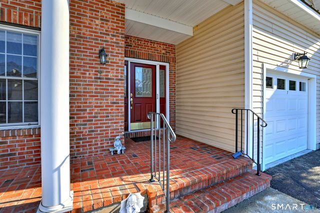 7 Fire Thorn Lane 7, Milford, CT 06461