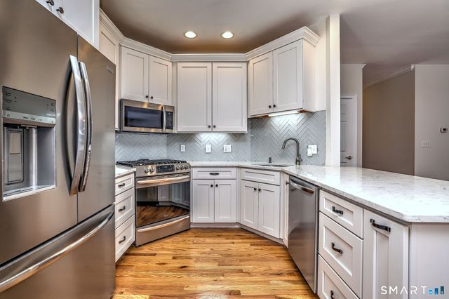 7 Fire Thorn Lane 7, Milford, CT 06461