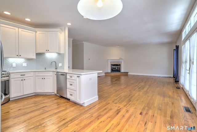 7 Fire Thorn Lane 7, Milford, CT 06461