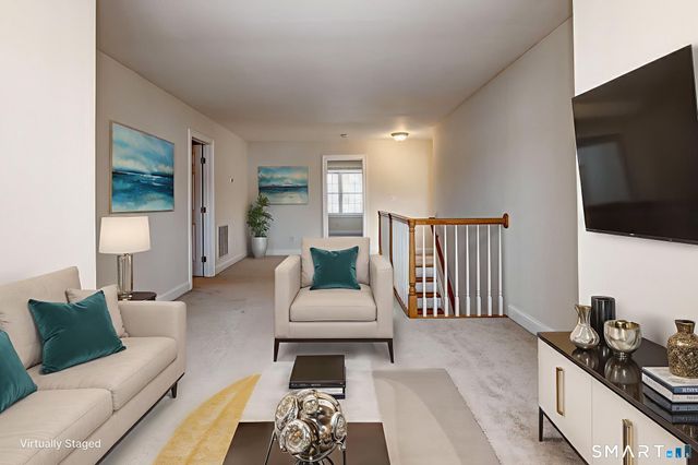 7 Fire Thorn Lane 7, Milford, CT 06461