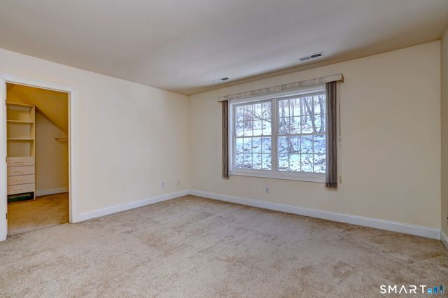 7 Fire Thorn Lane 7, Milford, CT 06461