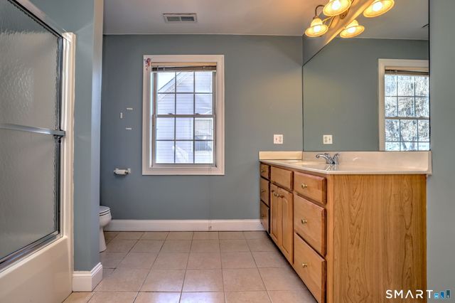 7 Fire Thorn Lane 7, Milford, CT 06461