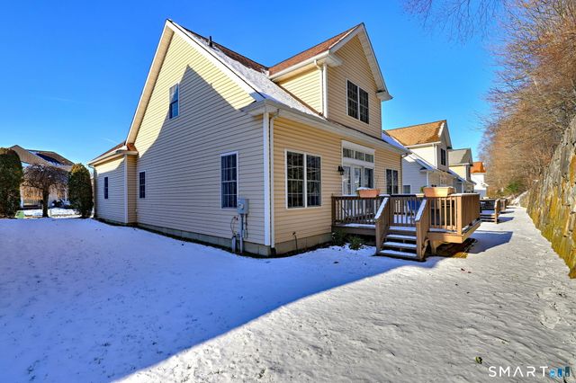 7 Fire Thorn Lane 7, Milford, CT 06461