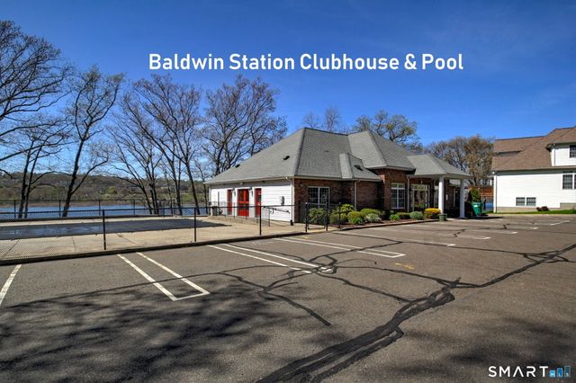 7 Fire Thorn Lane 7, Milford, CT 06461