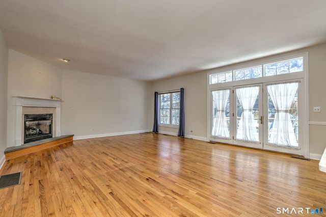 7 Fire Thorn Lane 7, Milford, CT 06461