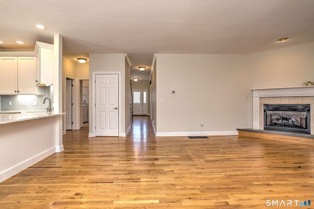 7 Fire Thorn Lane 7, Milford, CT 06461