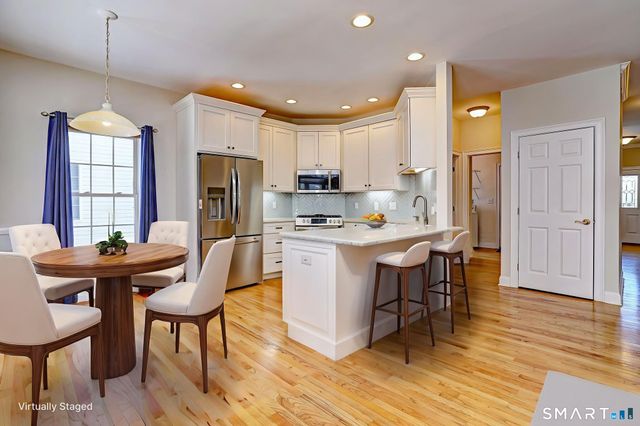 7 Fire Thorn Lane 7, Milford, CT 06461