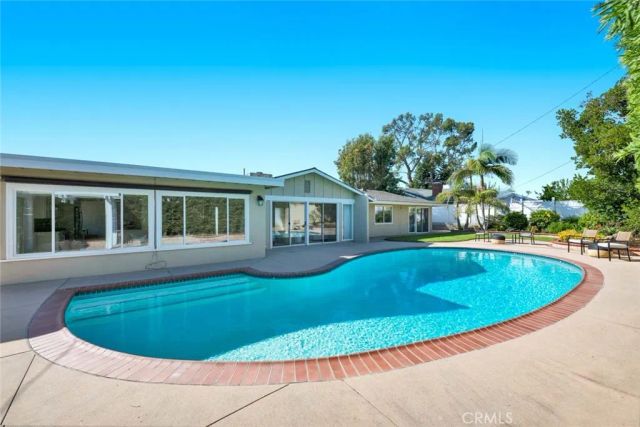 13232 Sandhurst Place, Santa Ana, CA 92705