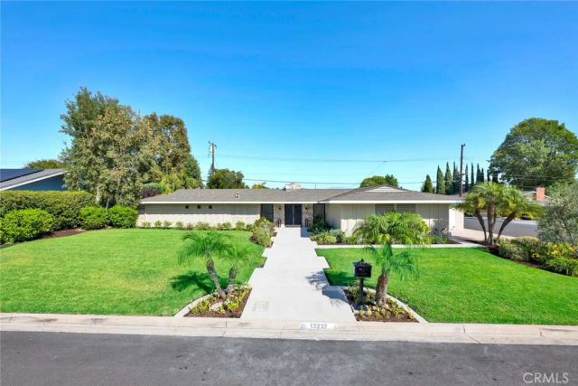 13232 Sandhurst Place, Santa Ana, CA 92705