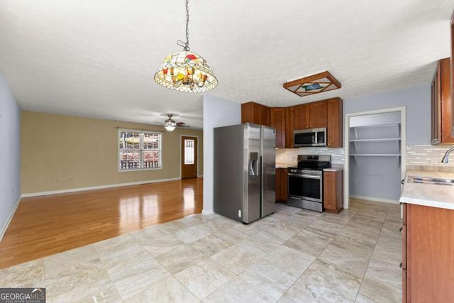 3026 Summer Lake Drive, Gainesville, GA 30506