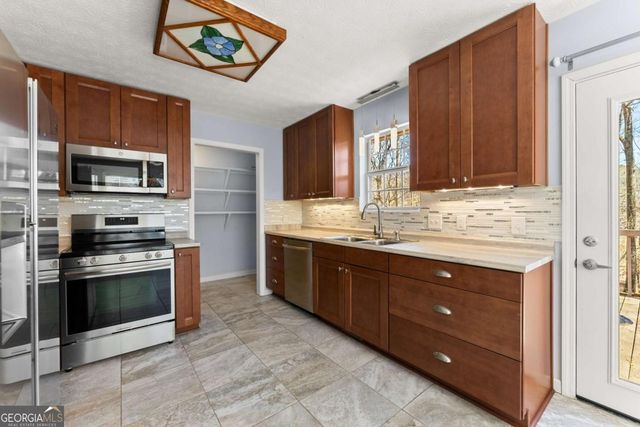 3026 Summer Lake Drive, Gainesville, GA 30506