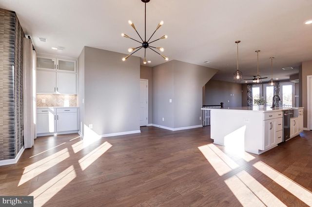 928 CALIFORNIA DR NE, Leesburg, VA 20176