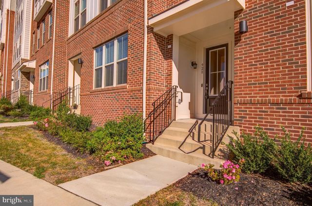 928 CALIFORNIA DR NE, Leesburg, VA 20176