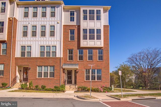 928 CALIFORNIA DR NE, Leesburg, VA 20176