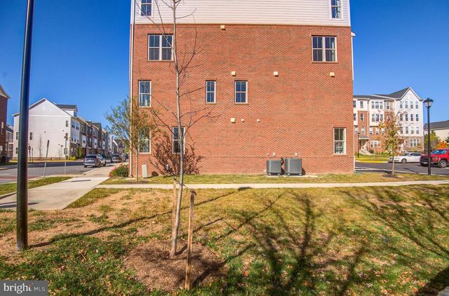 928 CALIFORNIA DR NE, Leesburg, VA 20176