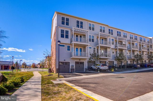 928 CALIFORNIA DR NE, Leesburg, VA 20176