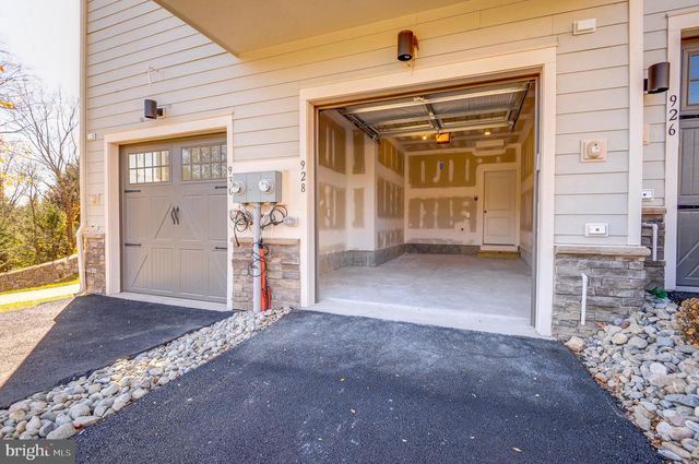 928 CALIFORNIA DR NE, Leesburg, VA 20176