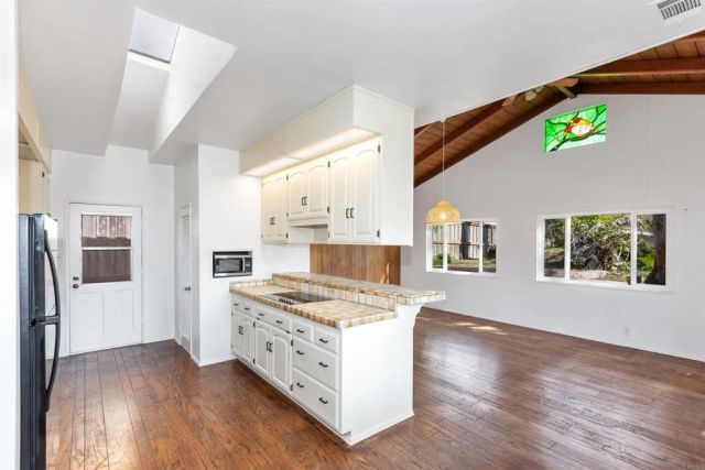 513 Canyon Drive, Solana Beach, CA 92075
