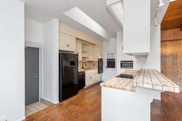 513 Canyon Drive, Solana Beach, CA 92075