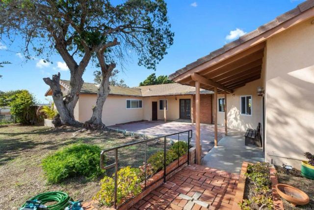 513 Canyon Drive, Solana Beach, CA 92075