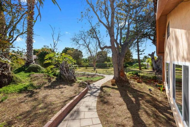 513 Canyon Drive, Solana Beach, CA 92075