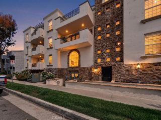 12407 Moorpark Street 104, Studio City, CA 91604
