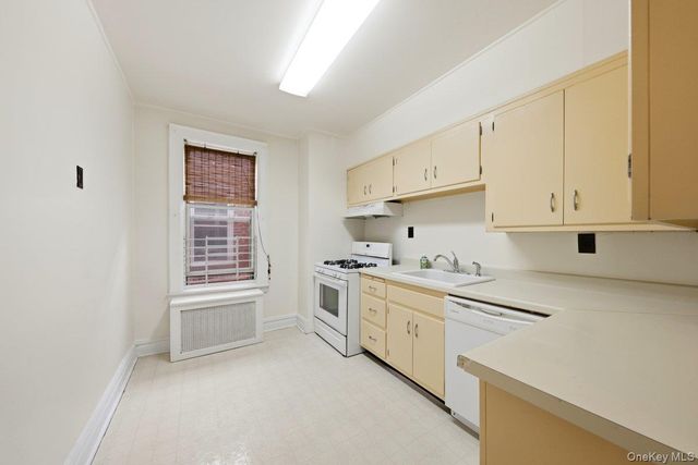 3633 Greystone Avenue, Bronx, NY 10463