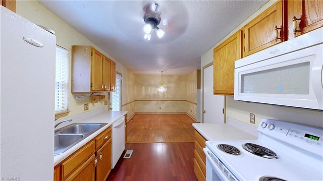 202 JEREMEY Way, High Point, NC 27265
