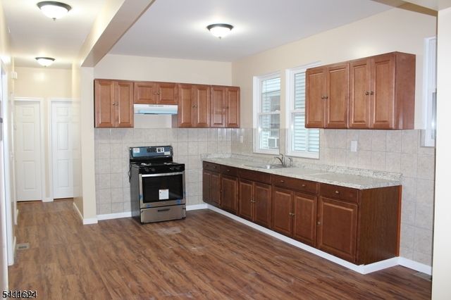 100 Lyons Ave 2, Newark City, NJ 07112