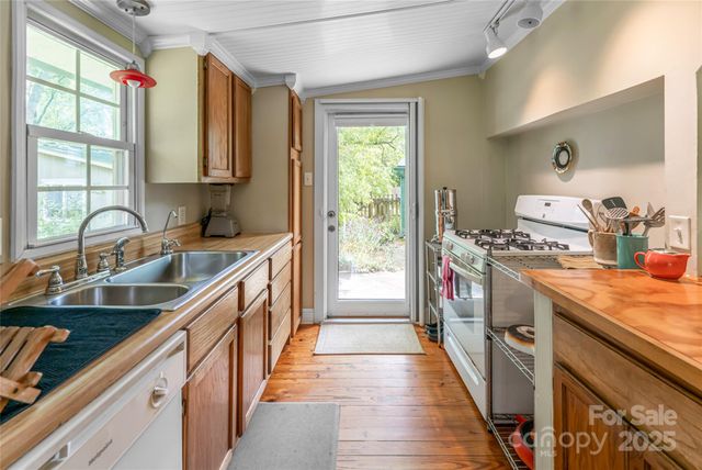 75 Cisco Road, Asheville, NC 28805