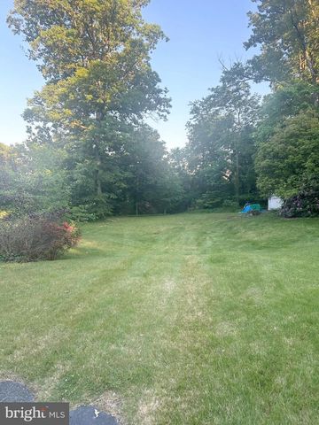 4611 UPLAND DR, Alexandria, VA 22310