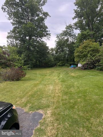 4611 UPLAND DR, Alexandria, VA 22310