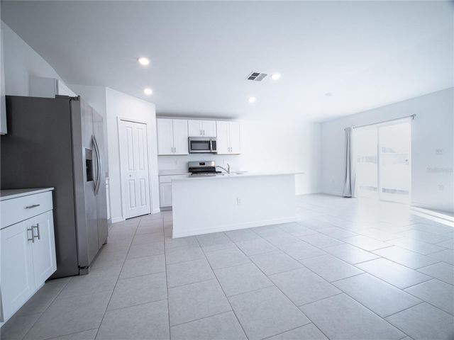 2813 10TH STREET SW, Lehigh Acres, FL 33976