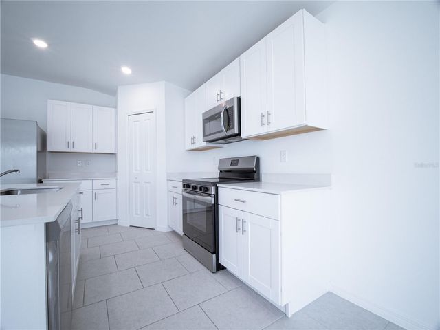 2813 10TH STREET SW, Lehigh Acres, FL 33976