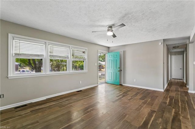 513 Marlin DR, Newport News, VA 23602