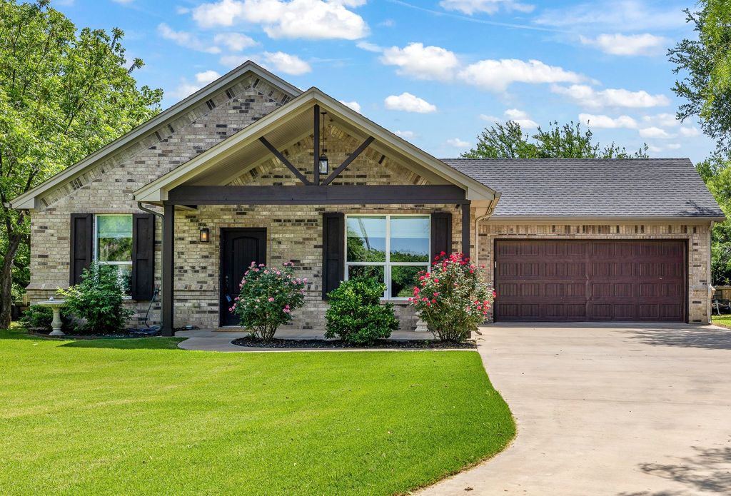 2513 Christine Drive, Granbury, TX 76048