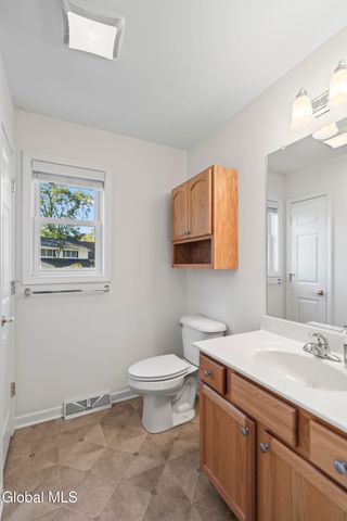 1009 Kingswood Court, Rotterdam, NY 12303