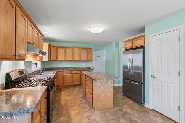 1009 Kingswood Court, Rotterdam, NY 12303